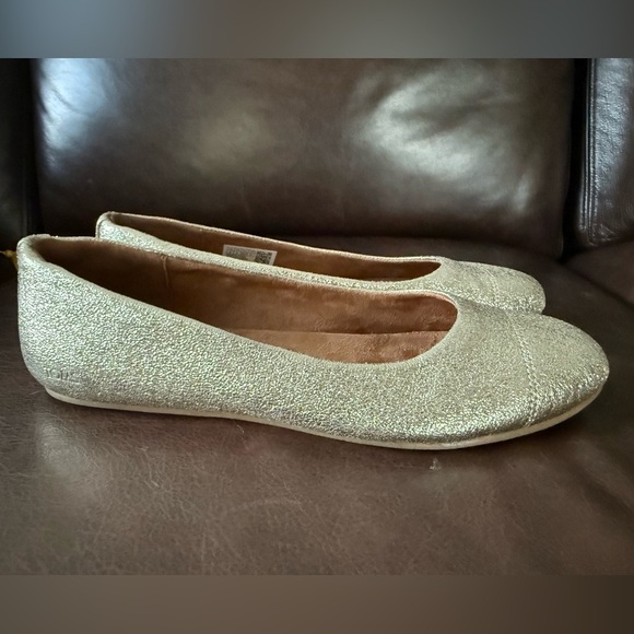 TOMS Women's Gold Glitter Ballet Flats - Size 8 - Picture 3 of 7